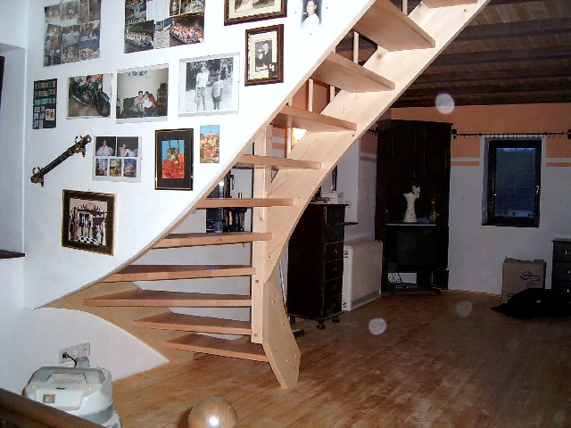 1/4-gewendelte,offene Treppe