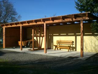 Sitzecke mit Windfangwand